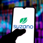 Logo da Suzano em celular