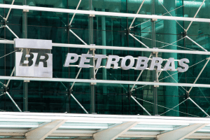 logotipo da Petrobras em edifício