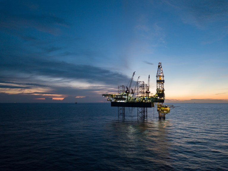 Foto de plataforma de produção de petróleo pré-sal