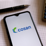 Celular com logo da Cosan