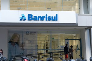 Foto de fachada de agência do Banrisul