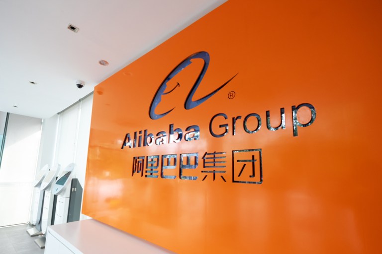 Há pouco tempo, o investimento em Alibaba (BABA34) parecia garantia de sucesso. O que mudou no cenário da empresa?