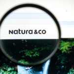 Logo da Natura em tela de computador