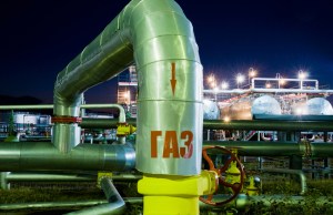 Imangem de tubulação integrante de estrutura de produção de petróleo na Rússia
