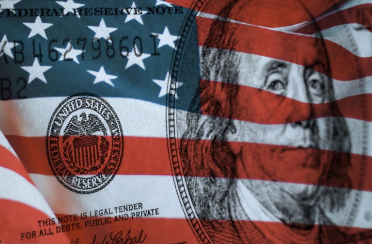 Bandeira americana com o carimbo do Federal Reserve