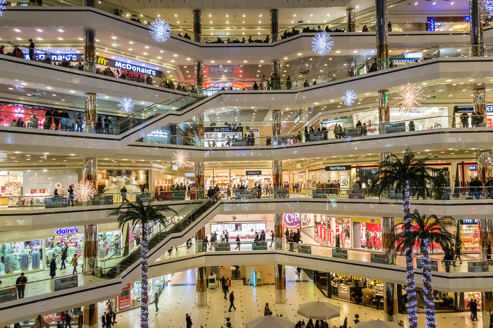 Foto de corredores de diferentes andares de shopping