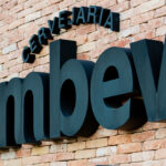 Os últimos meses foram marcados pela dúvida do mercado em relação à conjuntura da Ambev (ABEV3). A empresa repassou preços.