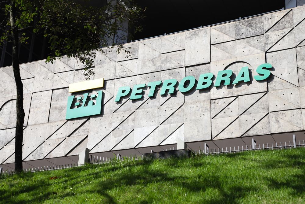 Petrobras (PETR4) firma crescimento e queda do Brent não assusta - ações disparam