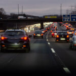 Rodovia com carros