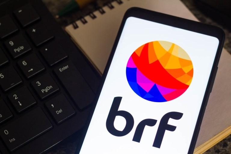 Celular com logo da BRF