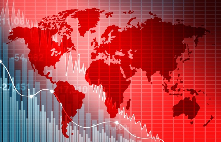Imagem de mapa mundi em tom vermelho e gráficos em branco à esquerda mostrando queda dos mercados financeiros