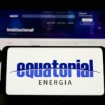 Tela de celular exibe o logotipo da Equatorial