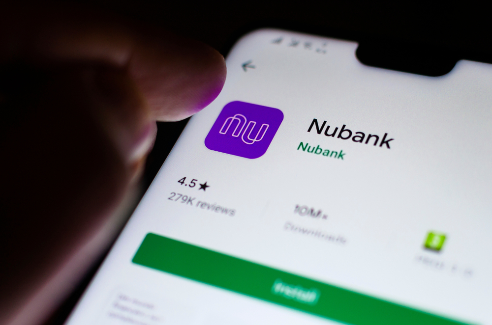 Nubank (NUBR33) tem lucro questionável, mas monetização da base ganha força - BDR sobe quase 20%