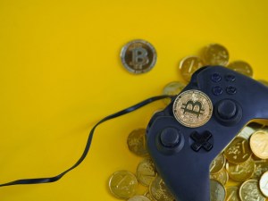 Volta às origens: O que será dos jogos online baseados em criptos após crise do mercado