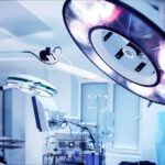 equipamentos em sala de cirurgia em hospital