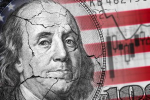 montagem de nota de dólar emitida pelo Fed associada à bandeira dos EUA