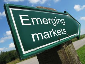 Placa com mensagem mercados emergentes em inglês