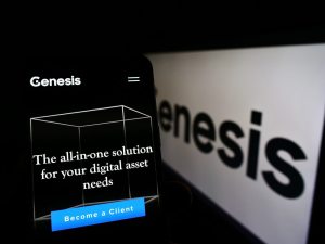 Tela de celular exibe logotipo da Genesis