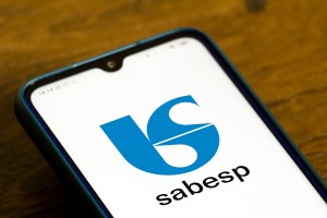 Logo da Sabesp no celular