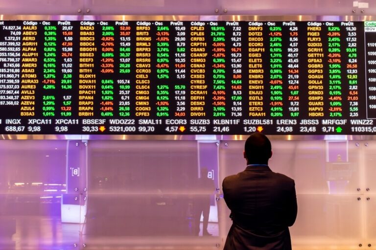 Ibovespa segue bolsas internacionais e recua em dia de realização de lucros