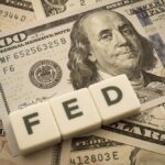Fed corta juros em 0,25 p.p. pela primeira vez em nove meses, em linha com expectativa de mercado