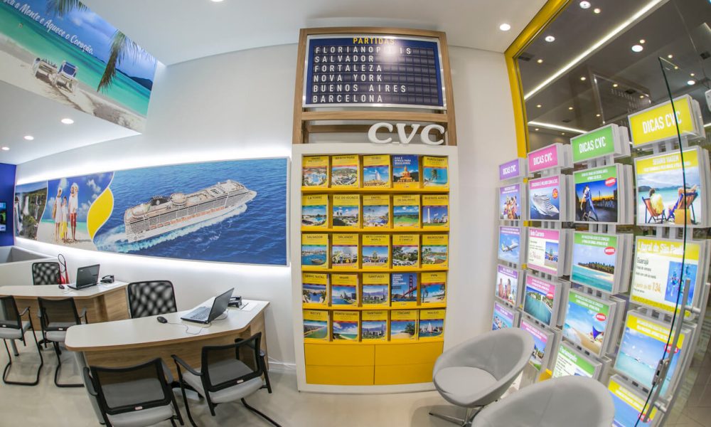 Interior de loja da CVC