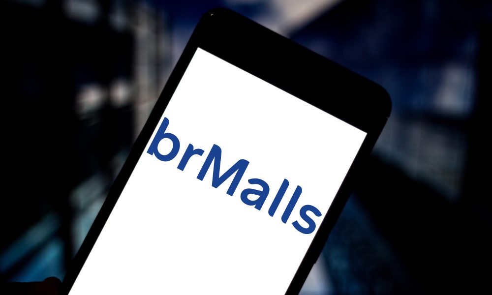 Celular com logo da brMalls