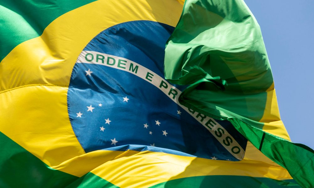 bandeira do Brasil tremulando