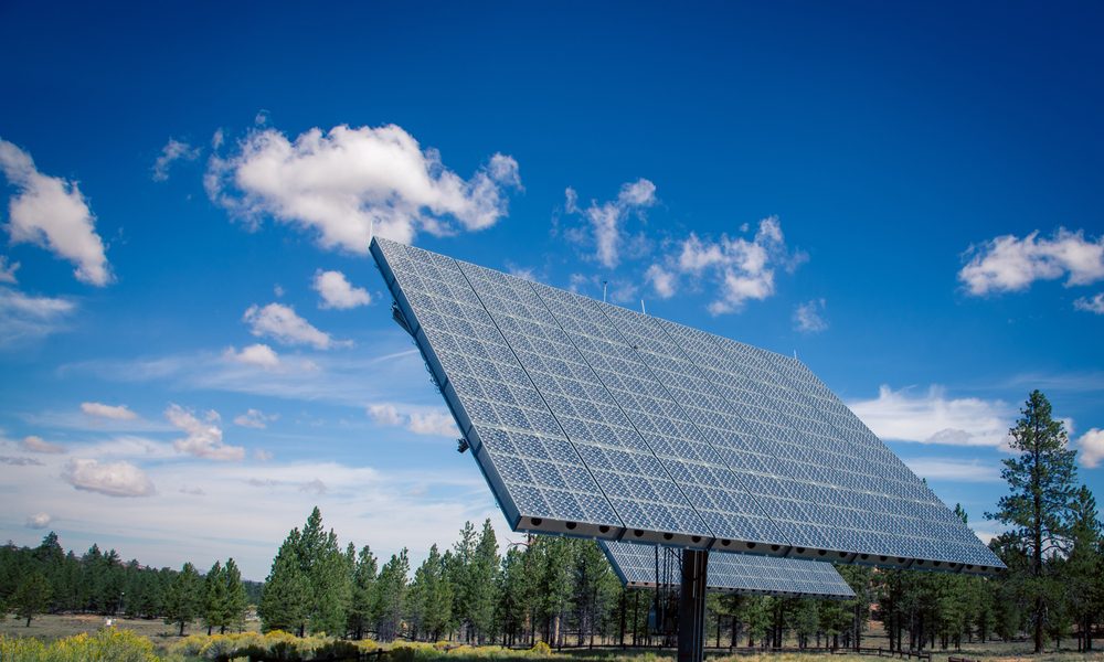 Foto de painel de geração de energia solar