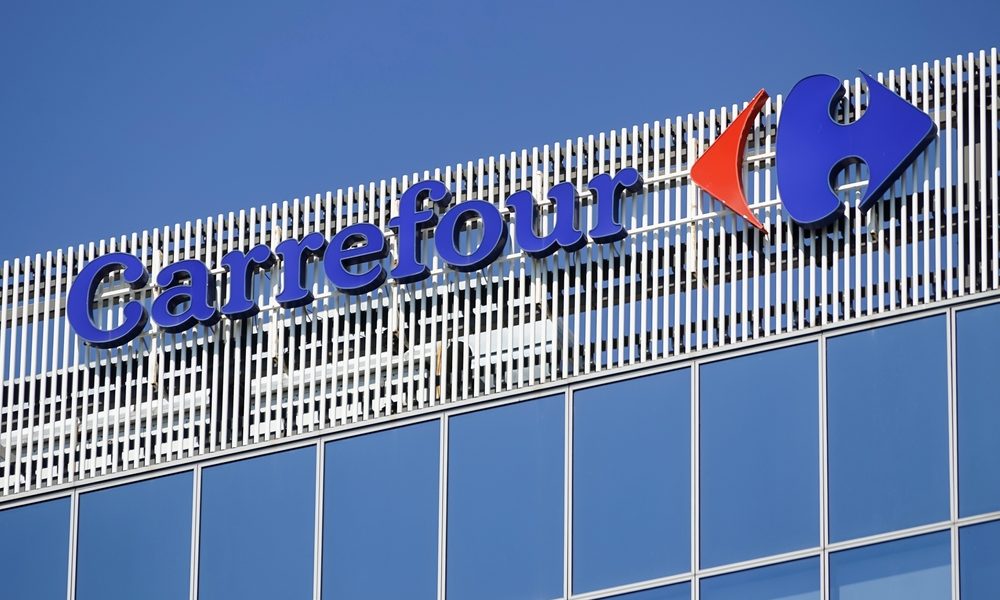 Prédio com o logo do Carrefour