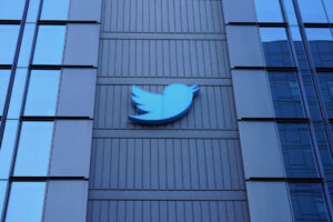 Prédio com logotipo do Twitter na fachada